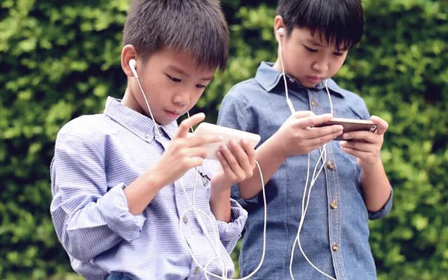 Bộ não của trẻ nghiện điện thoại và trẻ không dùng điện thoại có điểm khác biệt rất lớn: Nghiên cứu của ĐH Harvard chỉ ra điều nhất định phải lưu ý