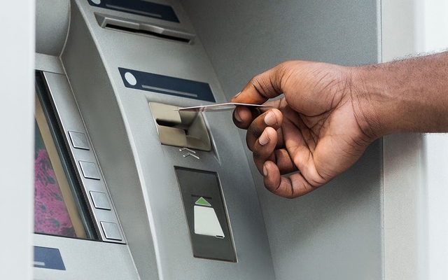 Sử dụng thẻ ATM có xu hướng giảm, thanh toán online “lên ngôi”