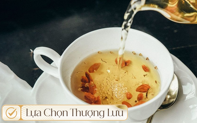 Thức uống quen thuộc gắn liền với 2.000 năm ươm trồng của người Việt: Nay có thêm 1 lựa chọn cao cấp đến từ quốc đảo được ví là “Con rồng châu Á”