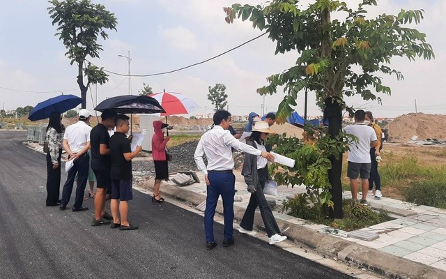 Thị trường bất động sản nhúc nhích trở lại, chủ nhà “lật kèo”: “Đền cọc chờ tăng giá nhỡ lại bán hớ”