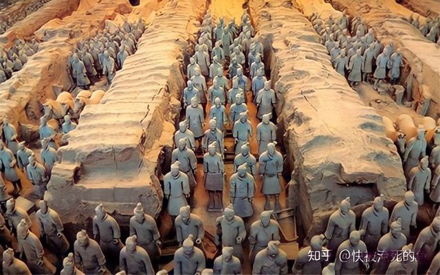 Trong mộ Tần Thủy Hoàng, vì sao hài cốt các phi tần tuẫn táng cùng đều có tư thế kỳ dị không khép chân? Sự thật khiến tất cả lạnh sống lưng