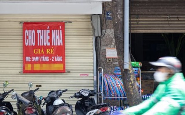 Hàng chục cửa hàng trên đất vàng phố Huế, Hà Nội đóng cửa, treo biển cho thuê