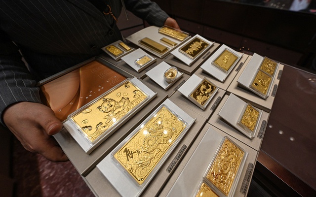 Sốc: Hơn 70kg vàng ký gửi trong két sắt của chuỗi bán vàng lớn nhất Trung Quốc mất trắng sau 1 đêm, tài sản tiết kiệm cả đời của 42 người “không cánh mà bay”