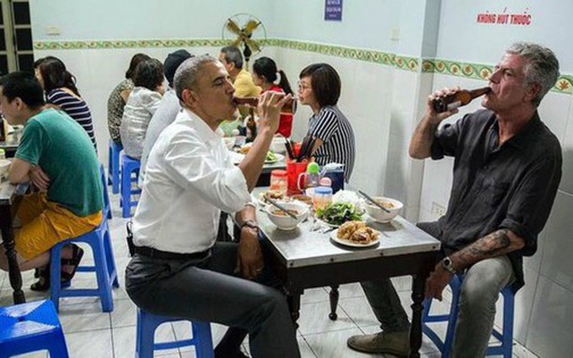 Khi người nổi tiếng thế giới đến Việt Nam ăn bún chả, nhậu vỉa hè