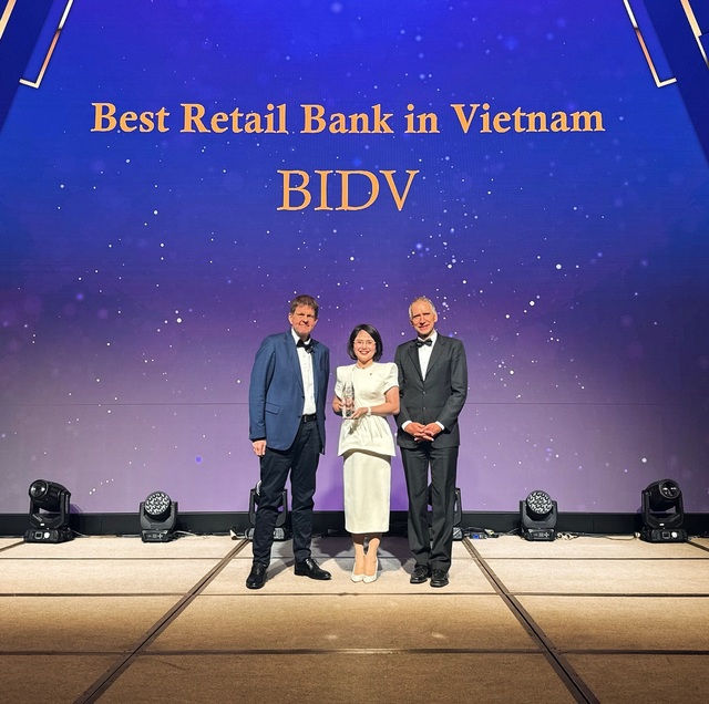 BIDV lập kỷ lục 9 lần nhận giải thưởng Ngân hàng Bán lẻ tốt nhất Việt Nam- Ảnh 1.