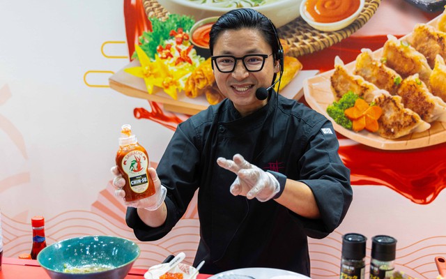 Luke Nguyễn đốn tim thực khách với màn trổ tài cùng tương ớt Chin-su Sriracha