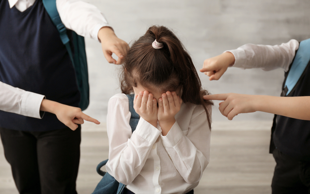 Cháu gái đi học bị bạn bè bắt nạt, giáo sư tâm lý học khuyên đối phó bằng 1 hành động: Gia đình nào cũng nên học hỏi- Ảnh 1.