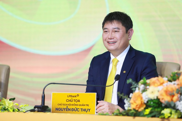 ĐHĐCĐ LPBank: Đặt mục tiêu tăng trưởng cao trong năm 2024, đổi tên thành Ngân hàng TMCP Lộc Phát Việt Nam- Ảnh 2.