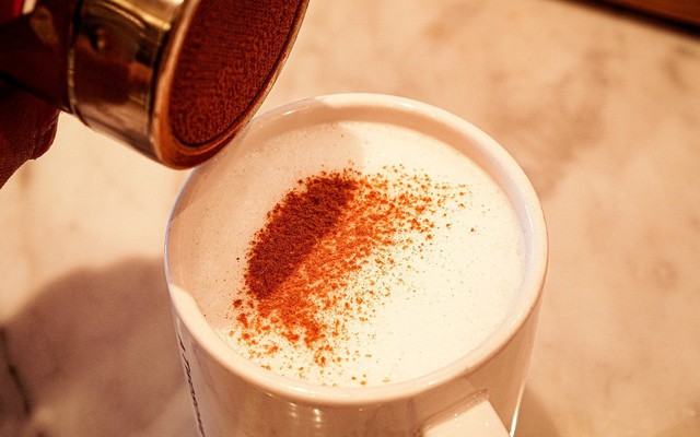 Cà phê thêm 1 loại bột biến thành “thuốc” hạ đường huyết tự nhiên, chống viêm, “đánh bay” mỡ thừa