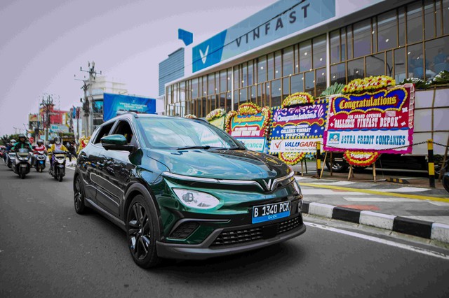 VinFast khai trương đại lý xe đầu tiên tại Indonesia, chính thức bán bán xe tại xứ 'vạn đảo'- Ảnh 1.