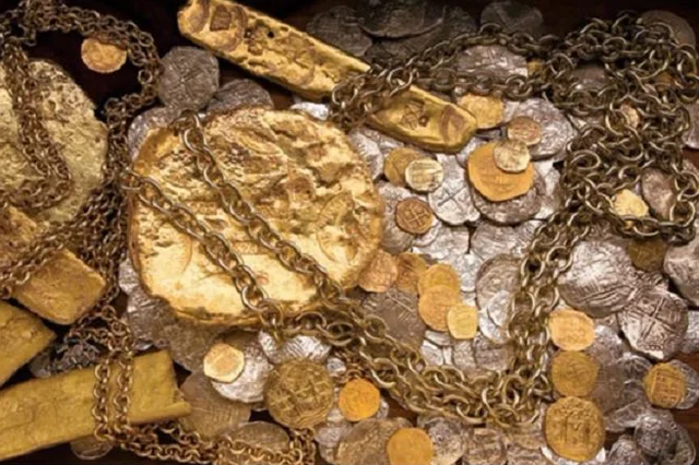 Lặn sâu xuống vùng biển Florida, phát hiện ''mỏ vàng'' nặng 40 tấn trị giá 500 triệu USD: Nhiều trang sức, ngọc lục bảo hơn 400 tuổi được tìm thấy- Ảnh 3.
