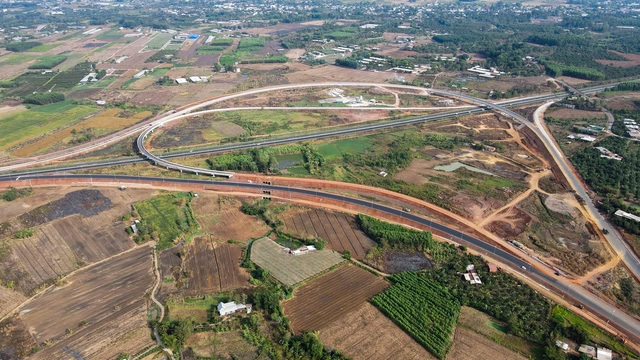 Doanh nghiệp quản lý đường cao tốc Dầu Giây - Phan Thiết vướng vào ‘lùm xùm’ bị cắt điện chiếu sáng vì thiếu gần 47 triệu tiền điện- Ảnh 2.
