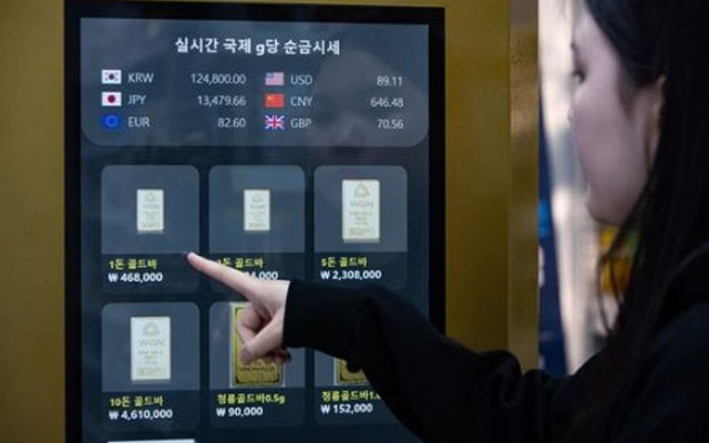 Giới trẻ Hàn Quốc "phát cuồng" với vàng: túi tiền eo hẹp chỉ chọn vàng miếng 1 gram, đổ xô mua từ máy bán tự động thay vì đến cửa hàng