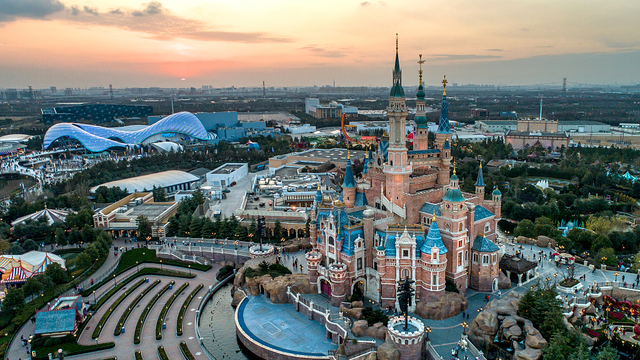 Vì sao không có máy bay nào được phép bay qua công viên Disneyland? “Nơi hạnh phúc nhất thế giới” chứa bí mật gì?- Ảnh 1.