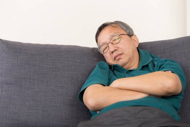 Ngủ trưa sai cách cũng có thể ảnh hưởng đến tuổi thọ: Đặc biệt người sau 50 tuổi hãy nhớ 4 điều không nên khi ngủ trưa- Ảnh 1.