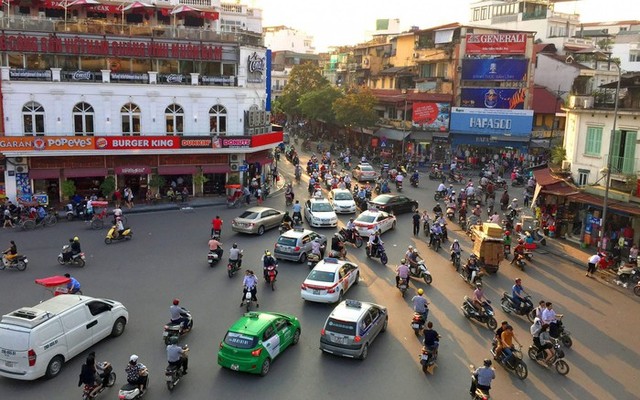 Choáng với sự thay đổi trong tỷ lệ sở hữu ô tô ở ba miền Bắc, Trung, Nam sau 2 năm và 12 năm- Ảnh 1.