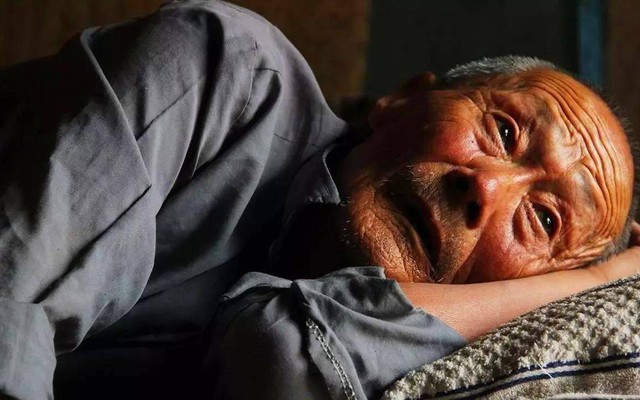 Sau khi ở viện dưỡng lão và thuê giúp việc, cụ ông 78 tuổi nhận ra đâu mới là nơi "trú ẩn" tuổi già hoàn hảo