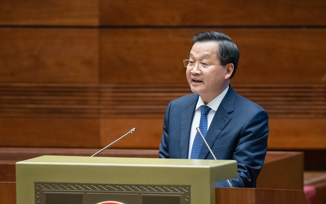 Phó Thủ tướng Chính phủ Lê Minh Khái báo cáo trước Quốc hội  sáng 20/5. 