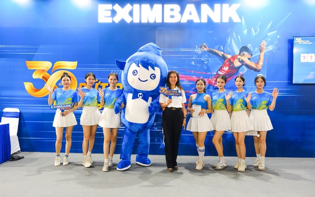 Giải chạy đêm Ho Chi Minh City Night Run Eximbank 2024 chính thức khai mạc