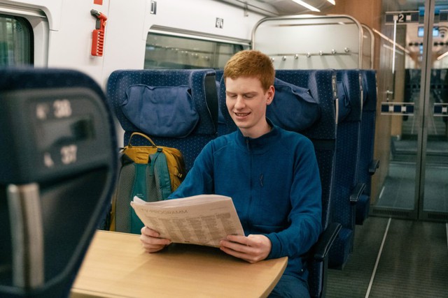 Rời nhà sống du mục trên tàu hỏa, chàng trai 17 tuổi chu du khắp nước Đức gây sốt- Ảnh 1.