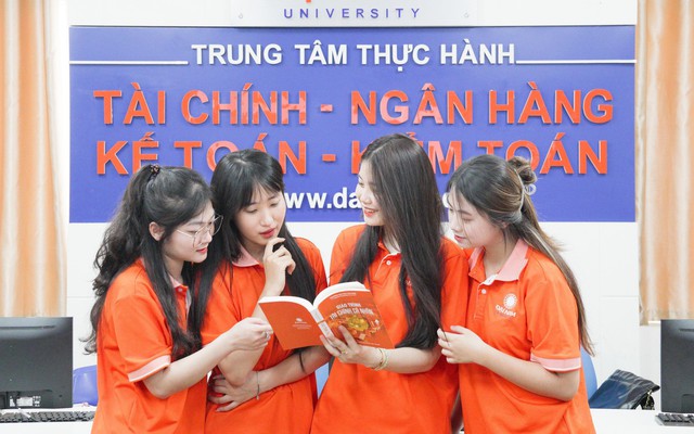 Một trường đại học cam kết giới thiệu việc làm cho 100% sinh viên, đào tạo một ngành có lương đăng tuyển trung bình là 1.115 USD