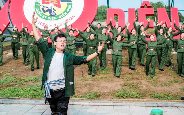 Muôn trái tim hướng về Điện Biên, người sinh ra ở mảnh đất anh hùng tự hào góp phần tái hiện không khí lịch sử