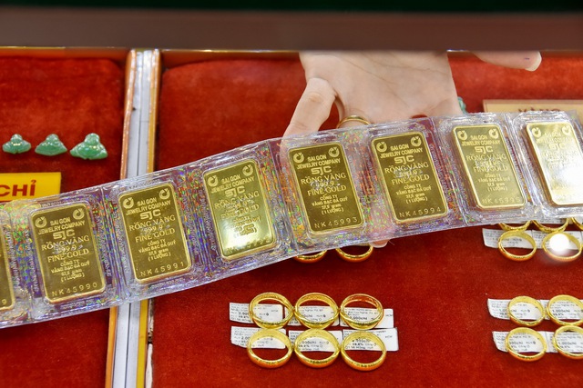 Giá vàng SJC tăng dữ dội, Ngân hàng Nhà nước nối lại hoạt động đấu thầu vàng miếng vào ngày 8/5- Ảnh 1.