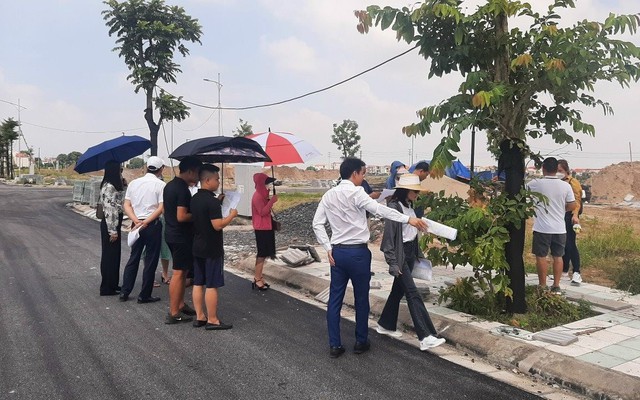 Giá đất nền đã tăng nhưng những người “đu đỉnh” vẫn lỗ, nhà đầu tư sẽ bị mắc kẹt tới khi nào?