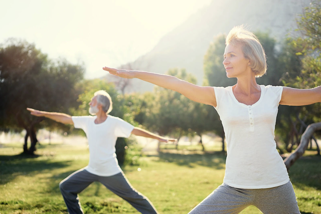 Sau 50 tuổi, phụ nữ nên tập 4 bài tập này để sống khỏe và kéo dài tuổi thọ: Cách thực hiện rất đơn giản- Ảnh 1.