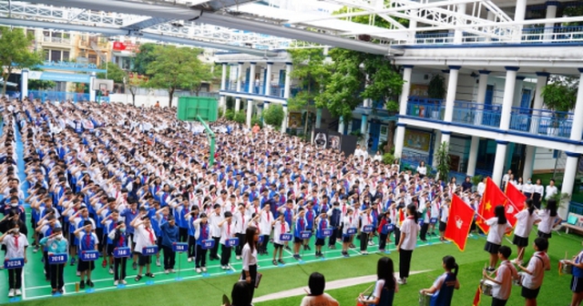 Một trường tư thục ở quận Cầu Giấy có hàng trăm em đỗ trường chuyên, bảo sao năm nào cũng "hot", phụ huynh đua nhau nộp hồ sơ cho con