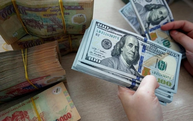 Giá USD tự do tăng mạnh lên gần 26.000 đồng