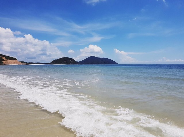 Bãi biển nghe tên đã "thích", cách Hà Nội 4 tiếng đi xe: có cảnh bình minh đẹp ''động lòng người'', nước trong nhìn thấy tận đáy, chi phí chỉ 3 triệu đồng/người