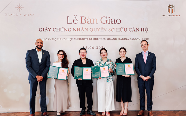 Masterise Homes bàn giao sổ hồng các căn hộ hàng hiệu Marriott đầu tiên