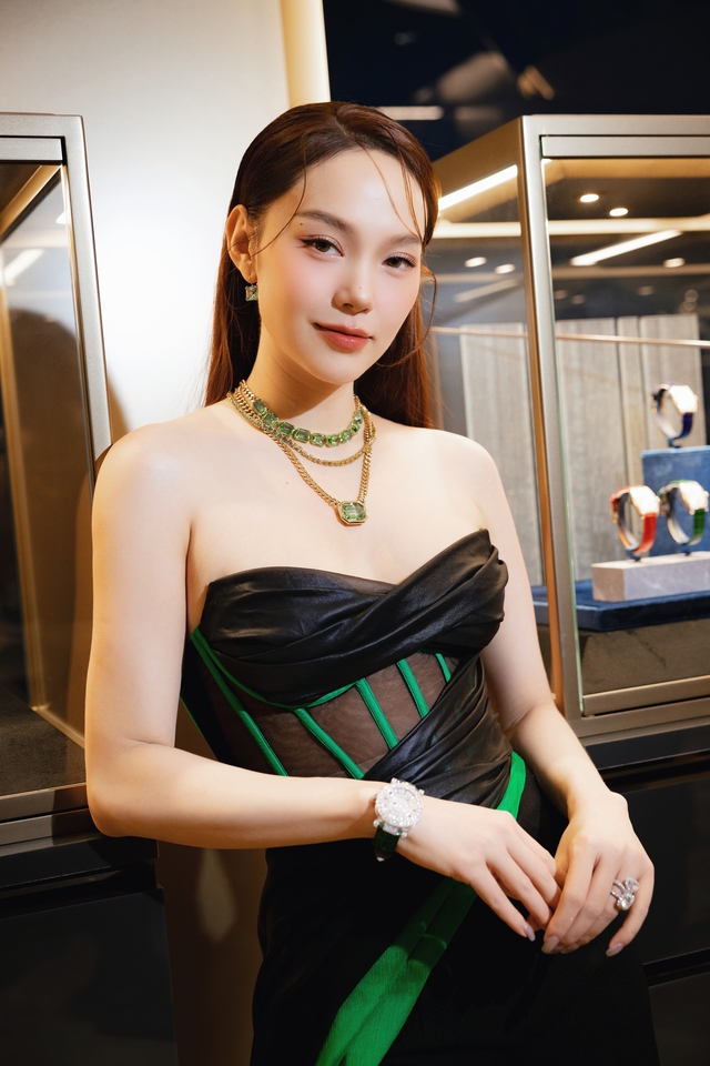 Ái nữ nhà đại gia Minh Nhựa dự sự kiện toàn VIP của giới mê đồng hồ