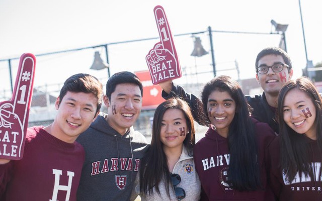 Phỏng vấn sinh viên ĐH Harvard suốt 10 năm, nhà kinh tế học phát hiện: Những người thành công được bố mẹ nuôi dạy theo 4 cách này