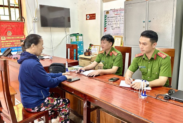 Công an ngăn chặn vụ lừa đảo chuyển tiền tại Hà Tĩnh: Các đối tượng xấu còn tính kế nhằm qua mặt cả nhân viên ngân hàng- Ảnh 1.