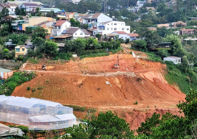 "Ông lớn" ngân hàng rao bán nhà đất trăm tỷ giữa trung tâm Quận 1, TP.HCM- Ảnh 1.