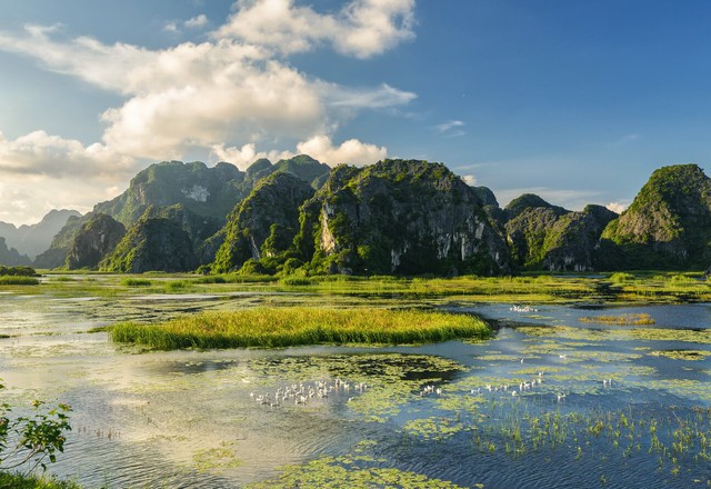 Phát hiện thêm một ''Vịnh Hạ Long trên cạn'' cách Hà Nội  chỉ 80km: Đẹp hoang sơ nhưng hữu tình, có hơn 1000 hang động, còn giữ 2 kỷ lục quốc gia- Ảnh 2.