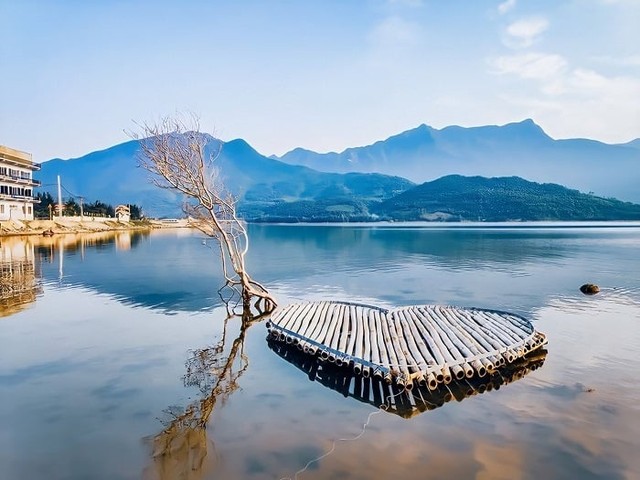 Việt Nam có 1 điểm đến lọt top vịnh đẹp nhất thế giới, cách thành phố chỉ 25km, được ví như 