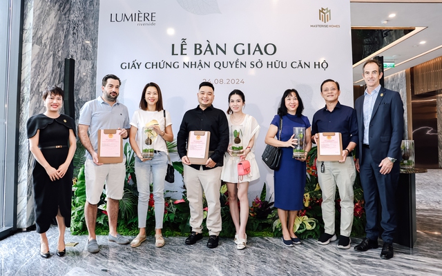 Masterise Homes bàn giao sổ hồng cho cư dân LUMIÈRE riverside theo đúng cam kết