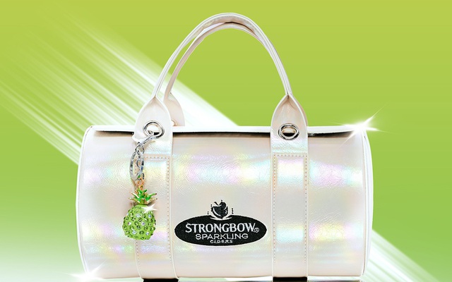 Ther Gab hợp tác với Strongbow ra mắt mẫu túi collab đặc biệt Sparkling Bag