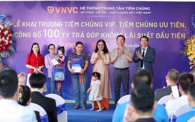 Mcredit và VNVC hỗ trợ tiêm vắc xin trả góp không lãi suất đạt mốc 100 tỷ