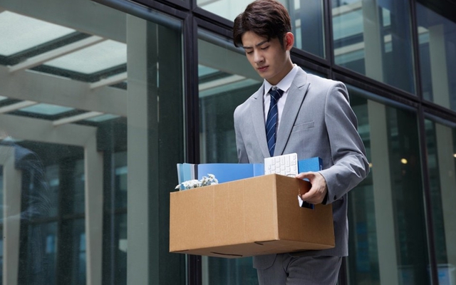 Bị sa thải, người đàn ông kiện công ty ra tòa và yêu cầu bồi thường hơn 1,6 tỷ đồng: Ai cũng cười chê sau khi biết lý do 