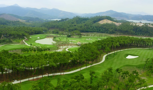 Thành phố "trẻ tuổi" nhất của Quảng Ninh có sân golf rộng 130ha, tổng mức đầu tư hơn 1.277 tỷ đồng đi vào hoạt động