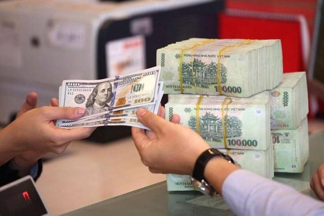 Chuyên gia dự báo tỷ giá USD/VND tiếp tục tăng trong năm 2025: “Không phải VND mất giá mà là USD quá mạnh”