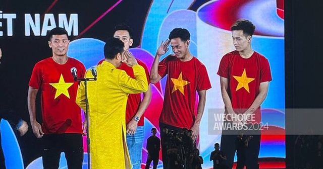 Bất ngờ tại WeChoice Awards 2024: Đội tuyển bóng đá Quốc gia Việt Nam là đại sứ truyền cảm hứng thứ 6!