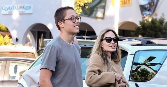 Ngoại hình con trai Angelina Jolie và Brad Pitt gây sốt