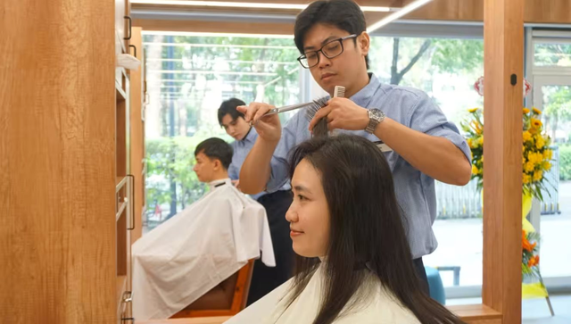 Chuỗi cắt tóc nhanh Nhật Bản chính thức vào Việt Nam: Cắt trong vòng 10 phút, giá 80.000 đồng/lần Chuỗi cắt tóc nhanh Nhật Bản chính thức vào Việt Nam: Cắt trong vòng 10 phút, giá 80.000 đồng/lần