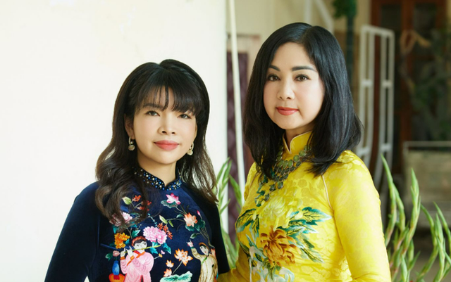 NSND Thu Hà cùng 35 “chị đẹp” của Nhà hát Kịch Hà Nội khoe sắc với áo dài thêu thủ công của NTK Ngọc Lan NSND Thu Hà cùng 35 “chị đẹp” của Nhà hát Kịch Hà Nội khoe sắc với áo dài thêu thủ công của NTK Ngọc Lan