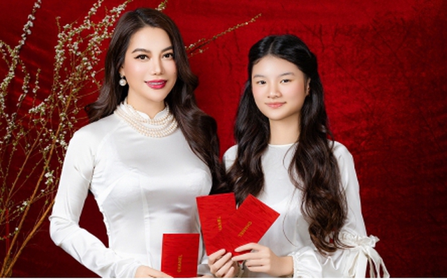 Con gái Trương Ngọc Ánh "trổ mã" xinh đẹp diện áo dài Tết cùng mẹ Con gái Trương Ngọc Ánh "trổ mã" xinh đẹp diện áo dài Tết cùng mẹ